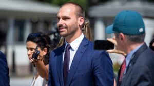 Γιατί απέσυρε την υποψηφιότητά του ο γιος του Μπολσονάρου