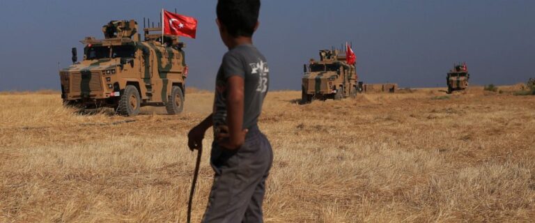 Έπληξε κουρδικές θέσεις το πυροβολικό της Άγκυρας και δηλώνει έτοιμο για εισβολή