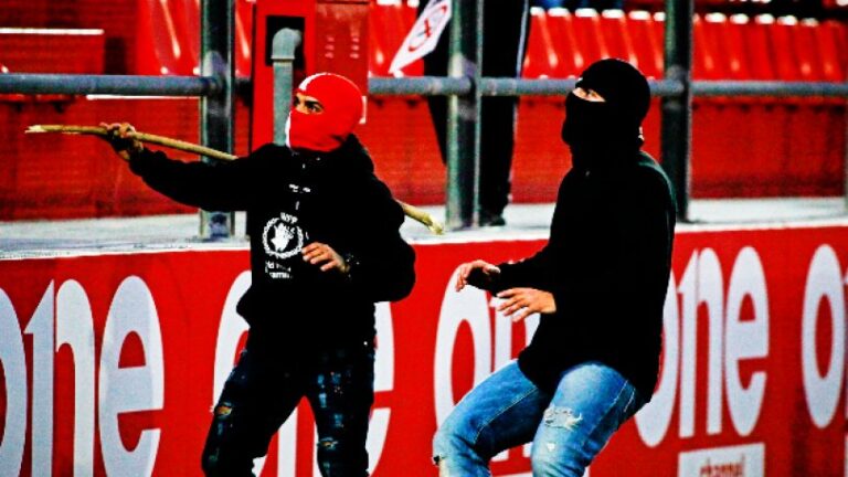 Κουκουλοφόροι εισέβαλαν και διέκοψαν την αναμέτρηση Ολυμπιακός U19 – Μπάγερν U19