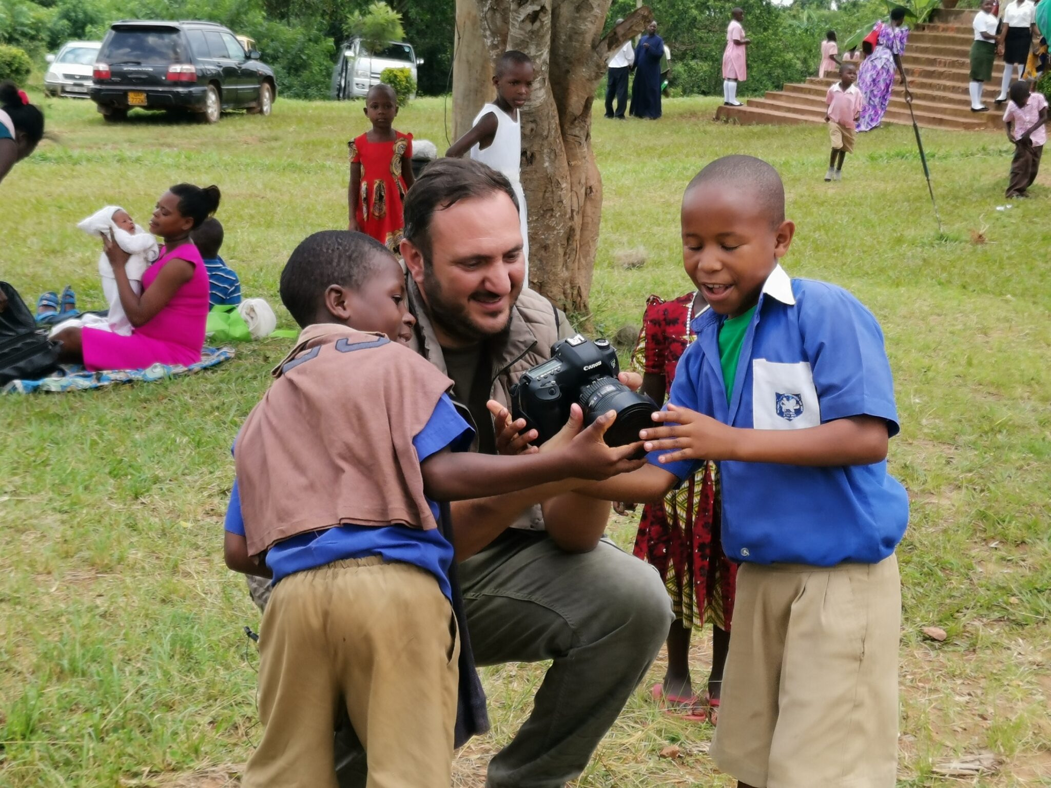 Οι «24 ΩΡΕΣ» ταξιδεύουν στην Ουγκάντα της Αφρικής (ΒΙΝΤΕΟ&ΦΩΤΟ)
