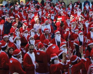 Santa's race: Χιλιάδες Άγιοι Βασίληδες τρέχουν για καλό σκοπό στη Λεμεσό