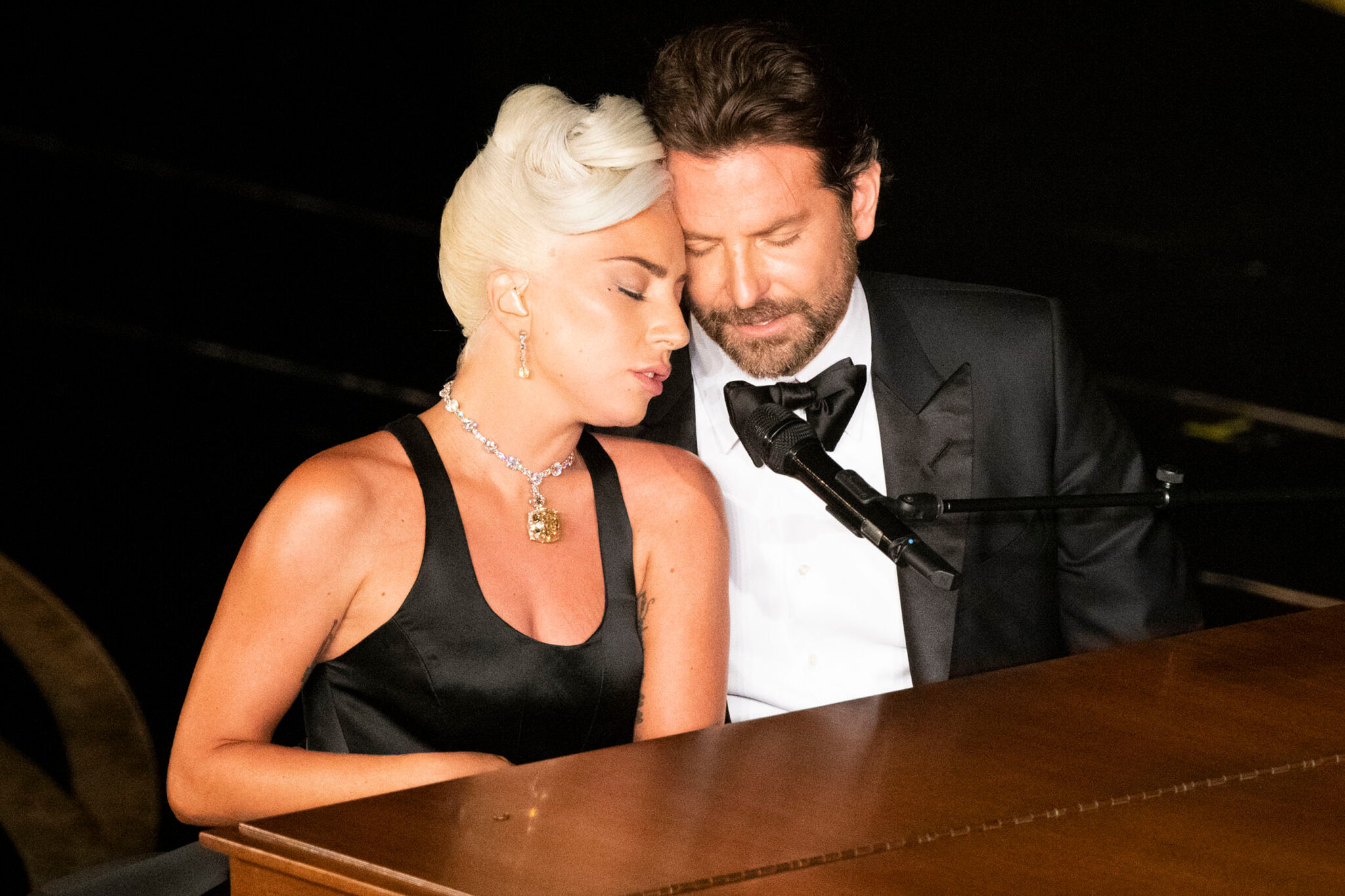 Lady Gaga-Bradely Cooper:Koρόιδεψαν media και fans και αποκάλυψαν το λόγο!
