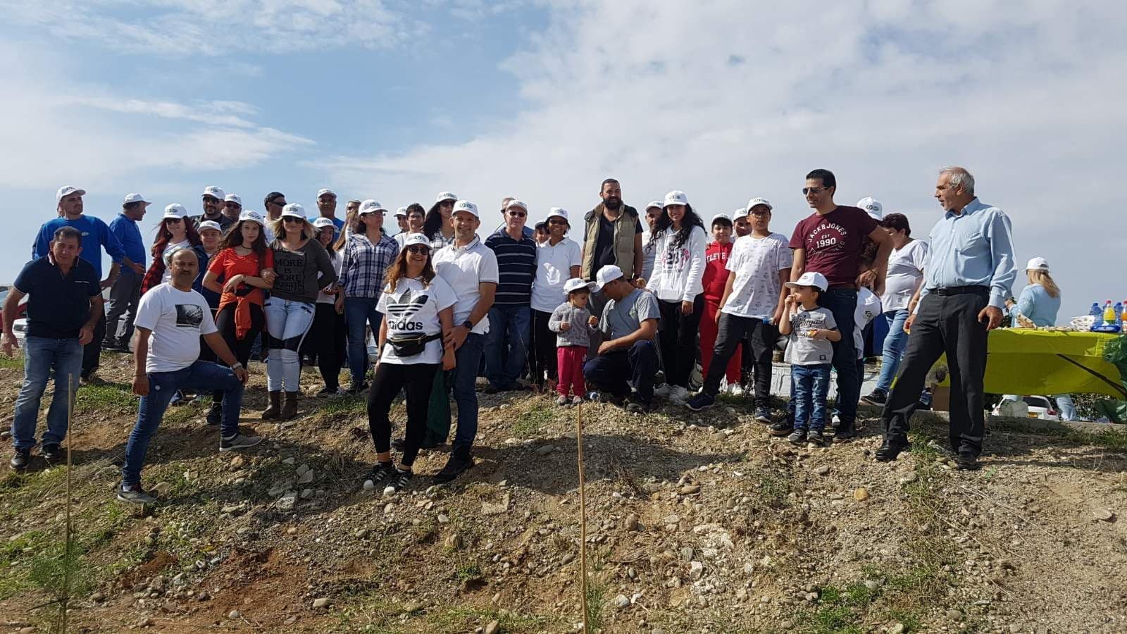 Elysee – Δεντροφύτευση στην κοινότητα Εργατών