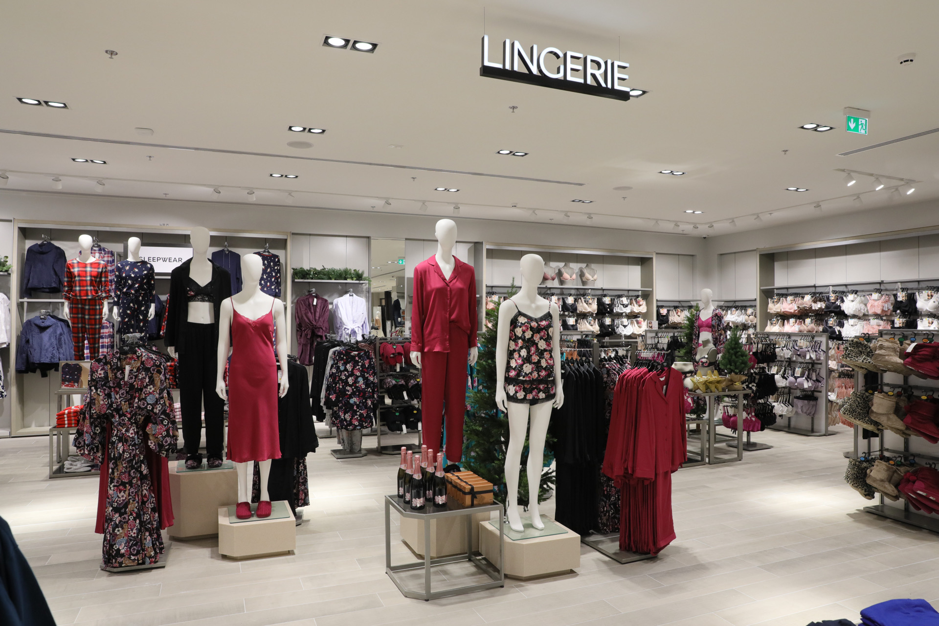 Ο Όμιλος Εταιρειών Voici La Mode  αποκτά ακόμα ένα Marks & Spencer