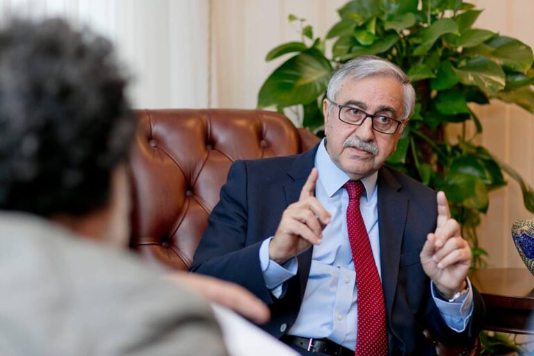 Μηνύματα Ακιντζί προς Πρόεδρο Αναστασιάδη και ΗΕ για τριμερή