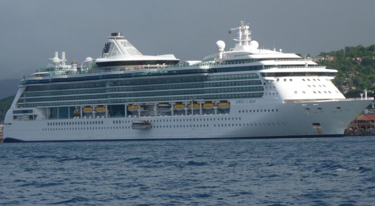Έδεσε το «JEWEL OF THE SEAS» στο λιμάνι της Λεμεσού (ΒΙΝΤΕΟ)