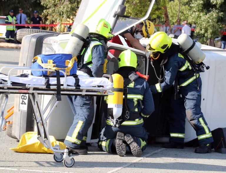 Με σοβαρά εγκαύματα στο σώμα ο ένας, με τραύμα από γυαλί στο χέρι ο άλλος