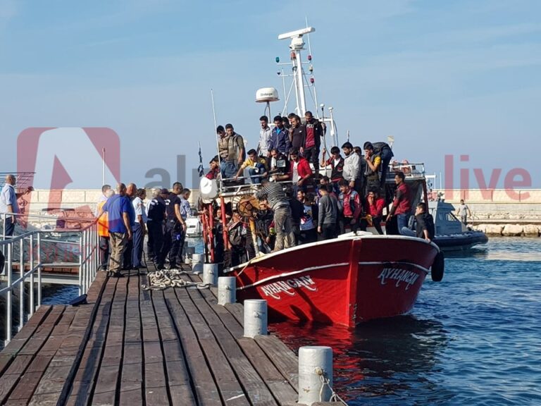 Μαρτυρία "έκαψε" άλλους δυο για την άφιξη πλοιαρίου με μετανάστες (ΦΩΤΟ)