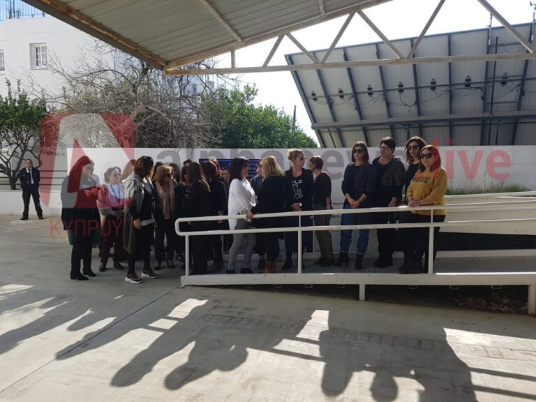 Στο πλευρό των συναδέλφων τους που τέθηκαν σε διαθεσιμότητα λειτουργοί των ΥΚΕ