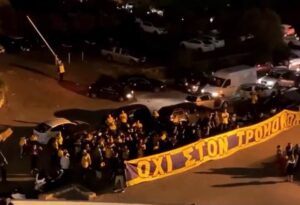 Έστησαν το δικό τους… πάρτι έξω από το Τσίρειο οι ΑΕΛίστες (ΦΩΤΟ)