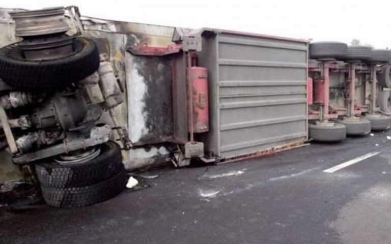 53χρονος οδηγός καταπλακώθηκε από φορτηγό σε εργοστάσιο στους Εργάτες