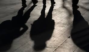 Χειροπέδες σε 50χρονο και δύο φίλους του για απειλές (ΒΙΝΤΕΟ)