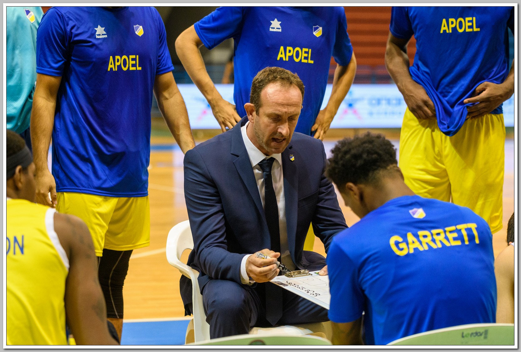 Ο ΑΠΟΕΛ απόλυσε τον προπονητή του 45 λεπτά πριν το τζάμπολ