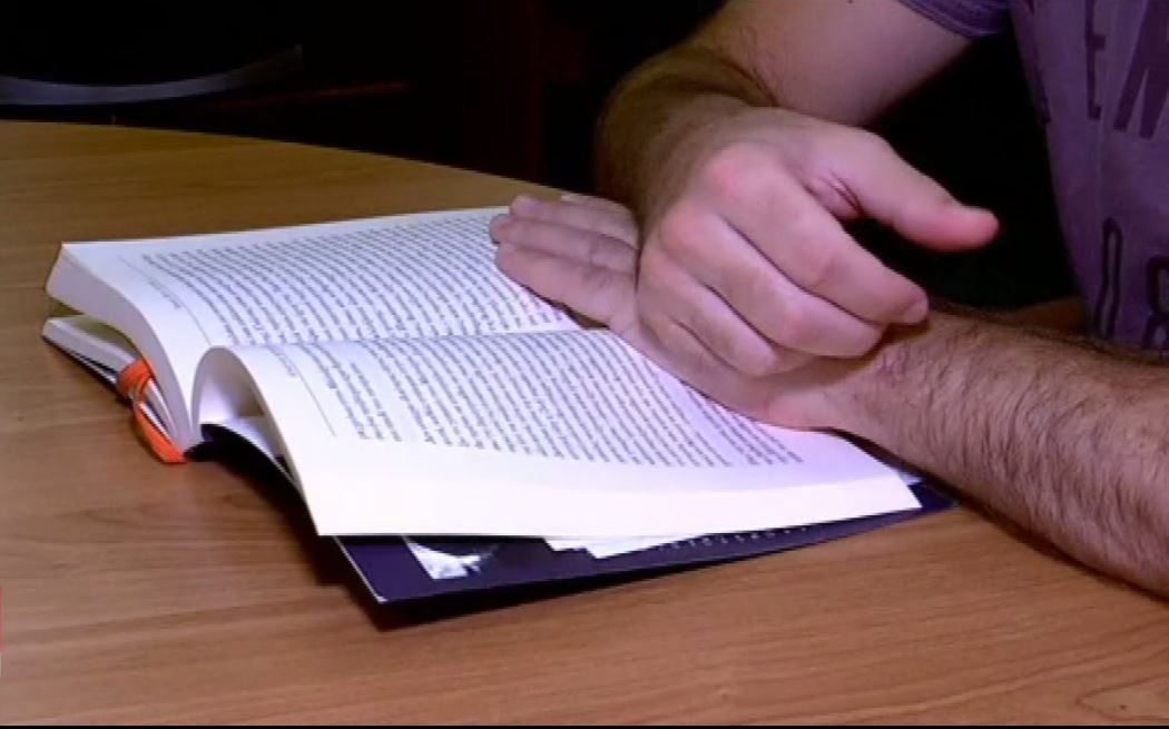 "Δεν υπάρχουν ιστορίες, υπάρχει μόνο ο χρόνος" (BINTEO)