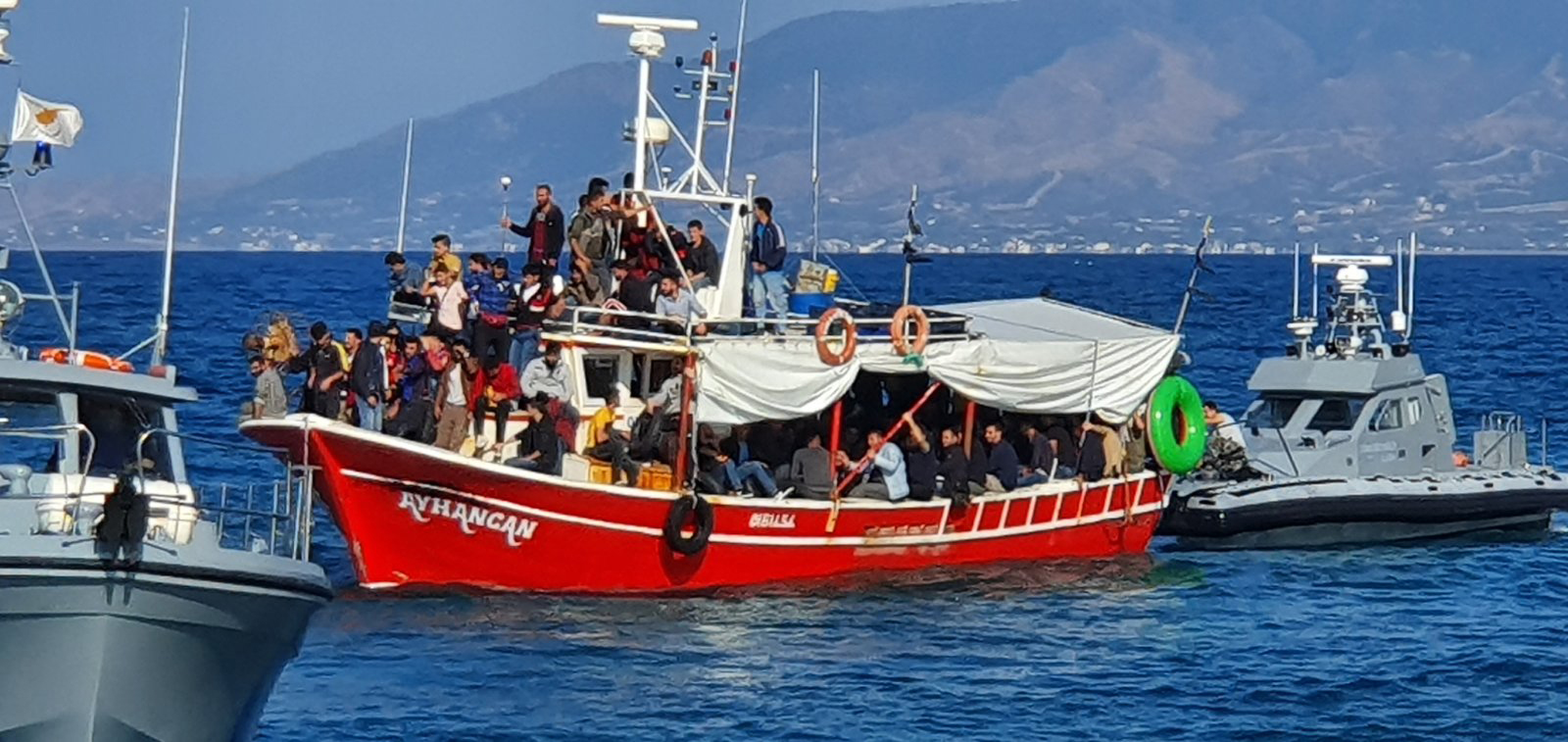 Ήρθε στην Κύπρο με το πλοιάριο της ελπίδας και έφερε στον κόσμο ένα αγοράκι…