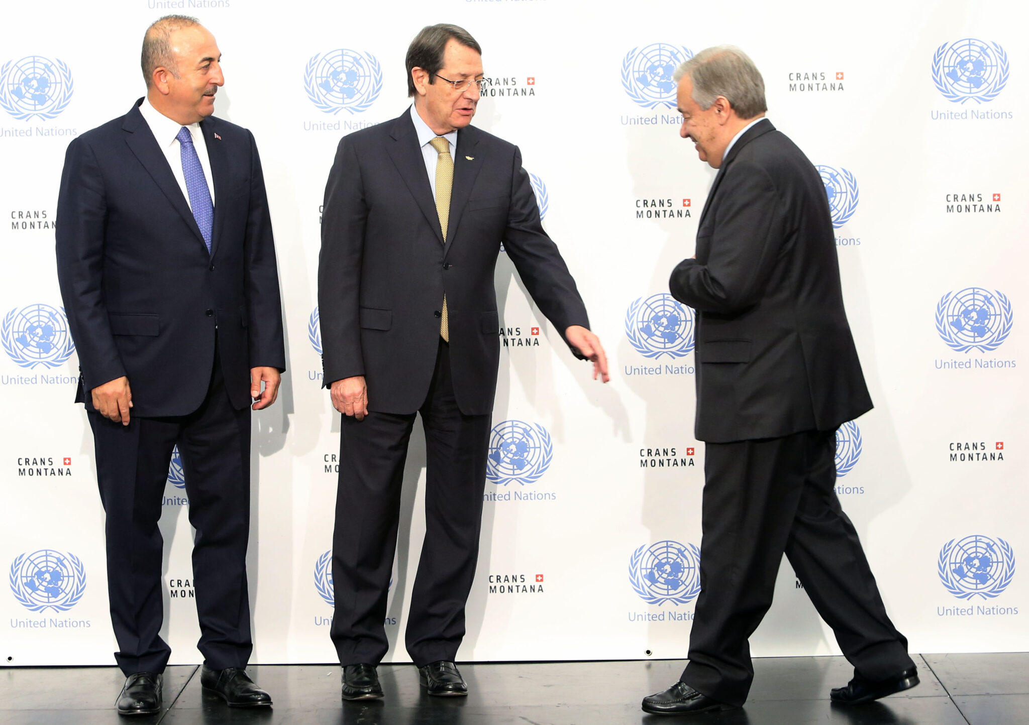 "Οι πλευρές διαφωνούν για τους όρους αναφοράς, παρατείνοντας το αδιέξοδο"