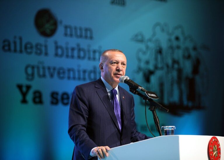 Δεν θα κολλήσει σε απειλές από την ΕΈ για την Κύπρο, διαμηνύει ο Ερντογάν