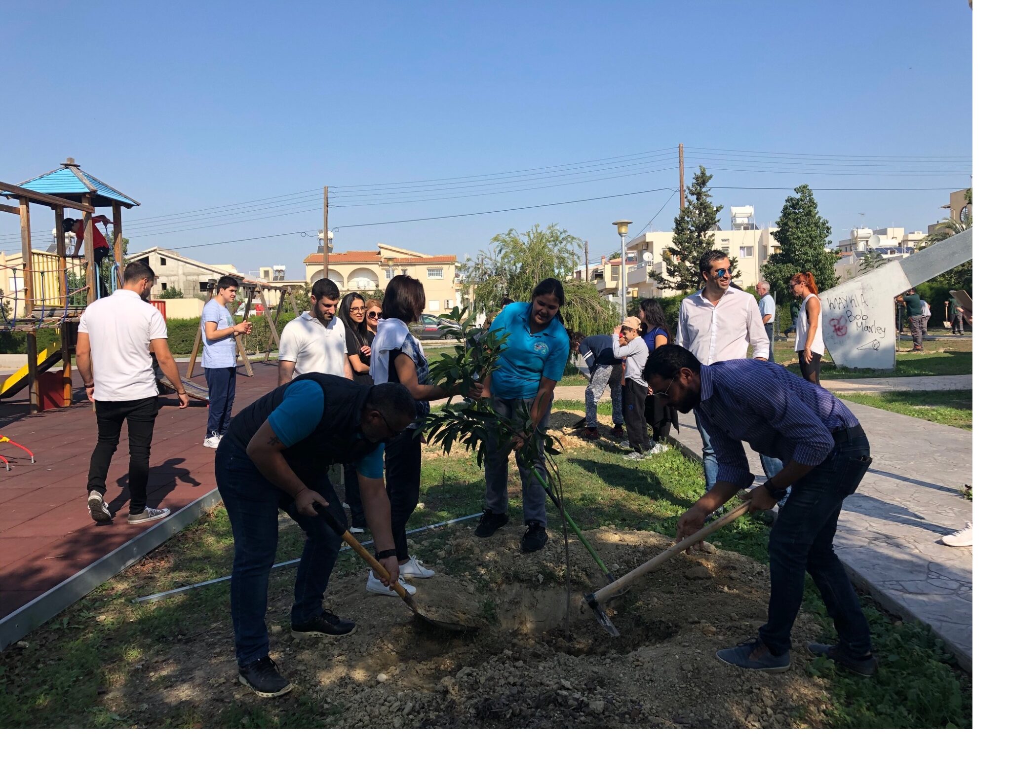 Δεντροφύτευση στα πλαίσια του Radisson Blu Διεθνούς Μαραθωνίου Λάρνακας