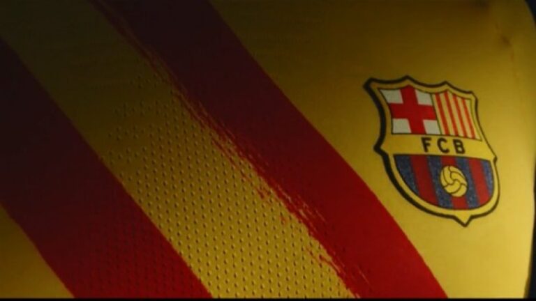 Φανέλα αφιερωμένη στην Καταλονία από την Μπάρσα (ΒΙΝΤΕΟ)