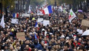 Παρίσι: χιλιάδες διαδηλωτές στους δρόμους σε πορεία κατά της ισλαμοφοβίας