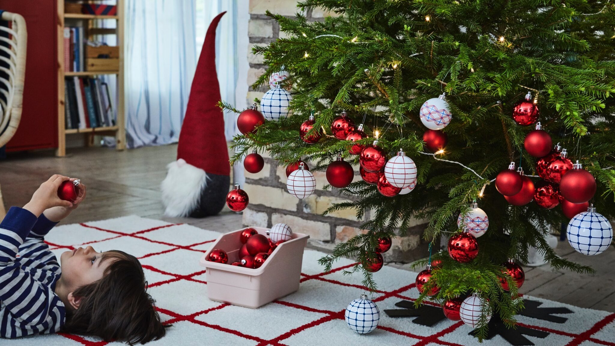 Η ΙΚΕΑ φέρνει τη γιορτινή Χριστουγεννιάτικη ατμόσφαιρα στο σπίτι σας!