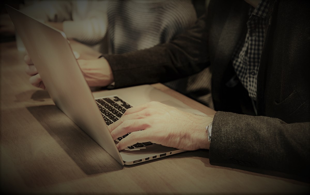 Συνέλαβαν στο εξωτερικό 60χρονο Ελληνοκύπριο ύποπτο για παιδική πορνογραφία