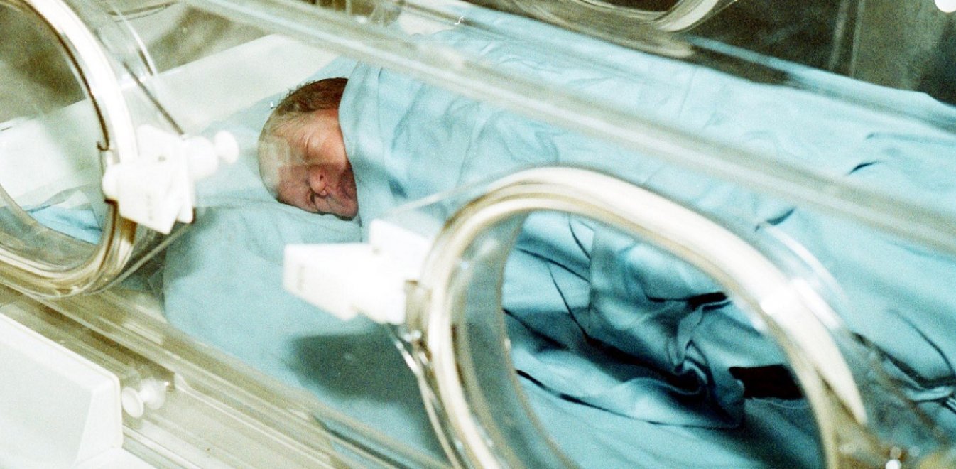 Φέρει κάταγμα κρανίου και κεφαλαιμάτωμα το 13 ημερών βρέφος (ΒΙΝΤΕΟ)