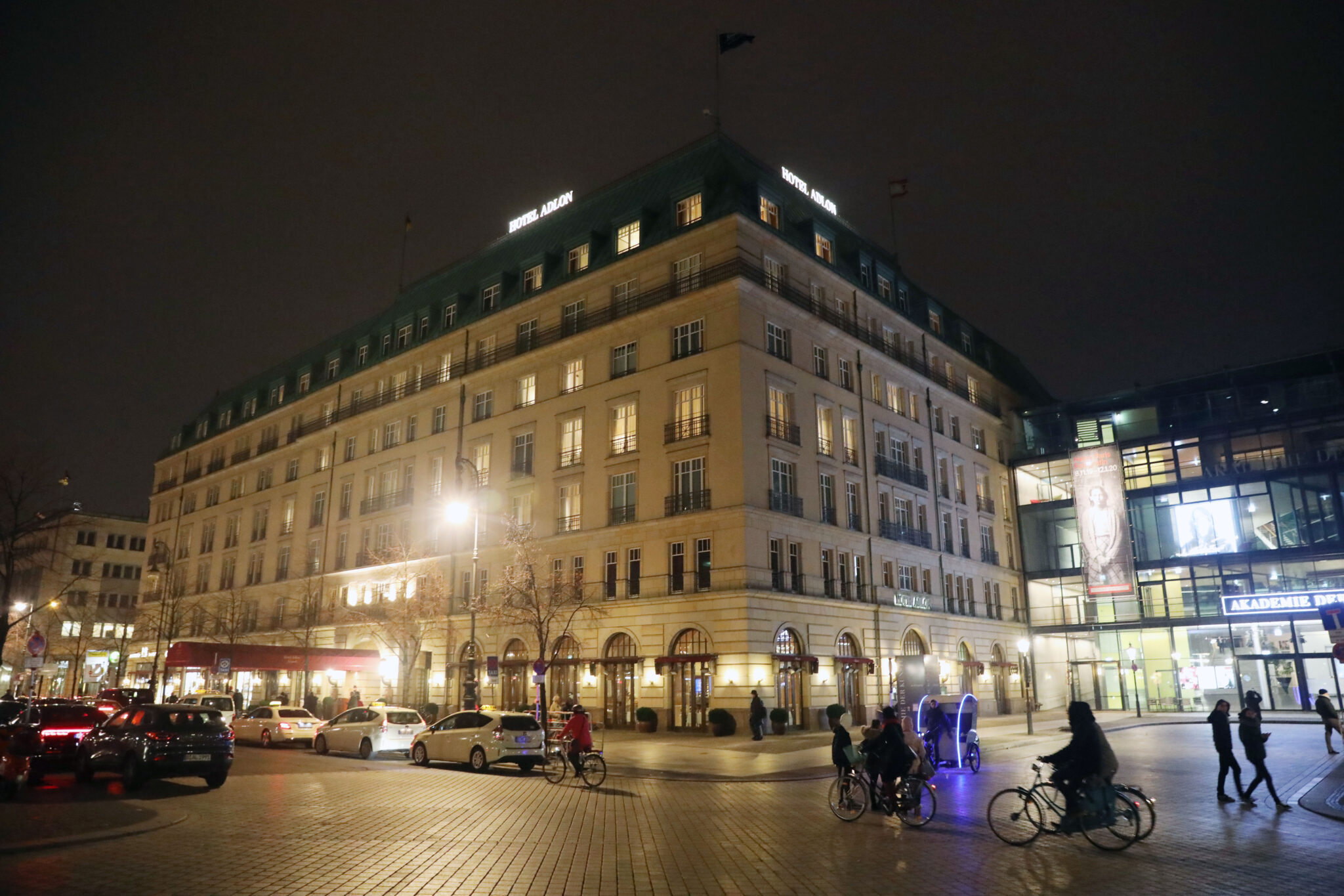 Βερολίνο: Διαβουλεύσεις Λουτ ενόψει της κρίσιμης τριμερούς (ΒΙΝΤΕΟ)