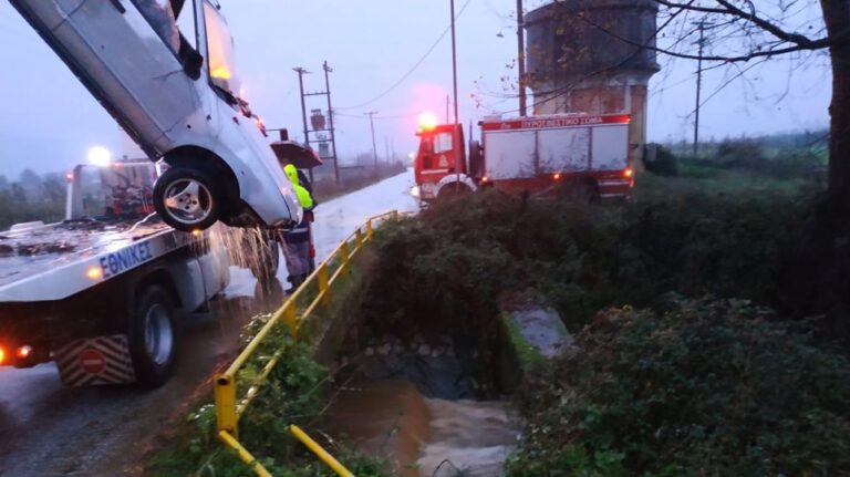 "Έσβησε" 55χρονος που κατέπεσε με το όχημά του σε ρέμα