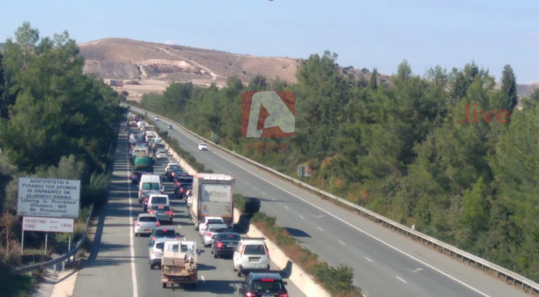 Κανονικά η κυκλοφορία στον αυτοκινητόδρομο Λάρνακας – Λευκωσίας μετά το τροχαίο