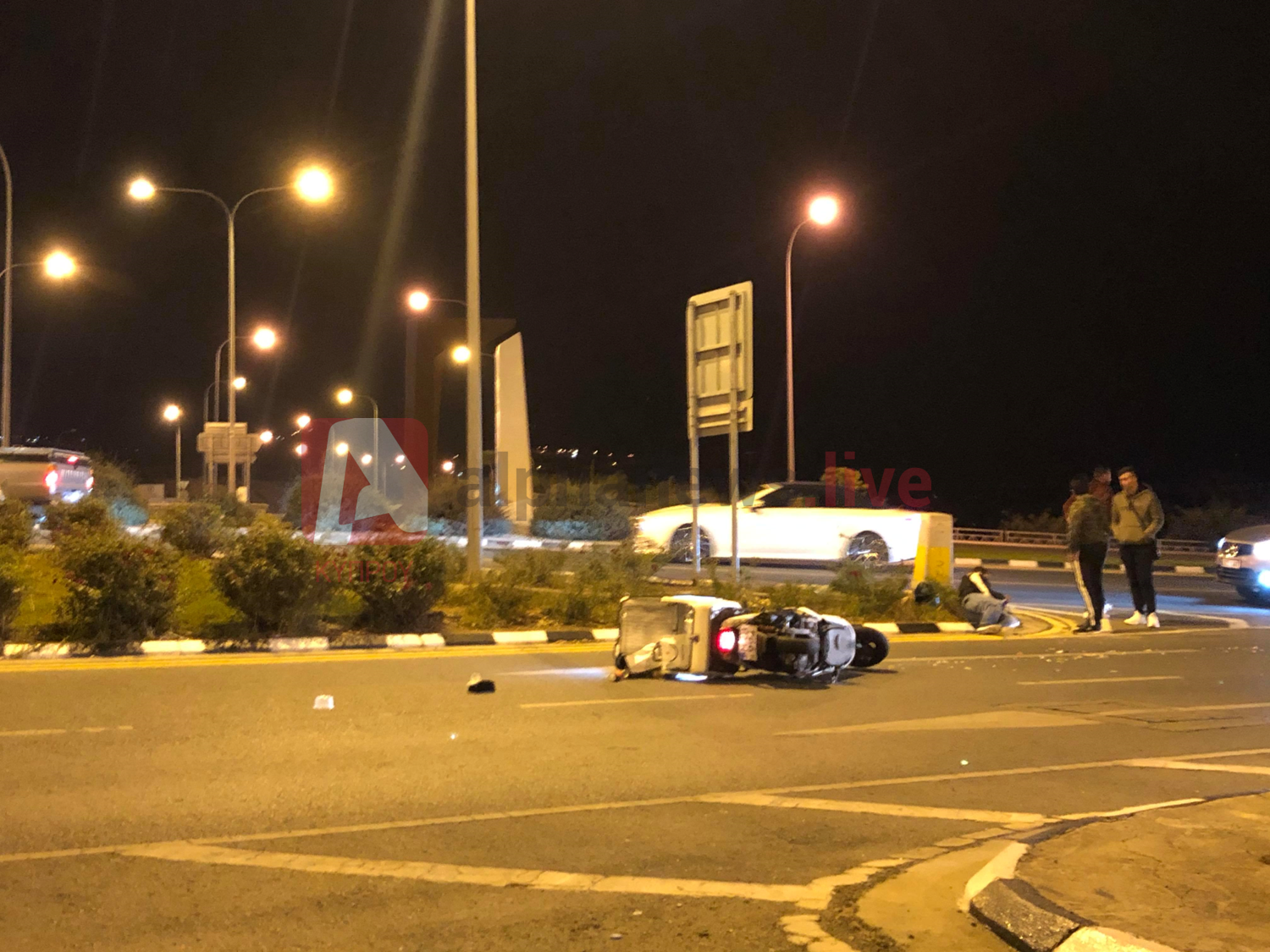 Στο νοσοκομείο οδηγός ντελίβερι μετά από τροχαίο ατύχημα (ΦΩΤΟ)