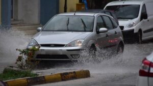 Σαρώνει την Ελλάδα η «Βικτώρια» με ακραία καιρικά φαινόμενα