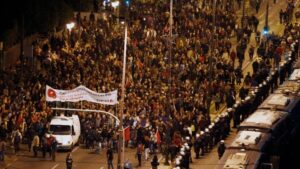 Βραδιά επεισοδίων με μολότοφ σε Αθήνα, Θεσσαλονίκη και Πάτρα (VID)