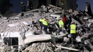 Ημέρα εθνικού πένθους στην Αλβανία με τους νεκρούς να φτάνουν τους τριάντα