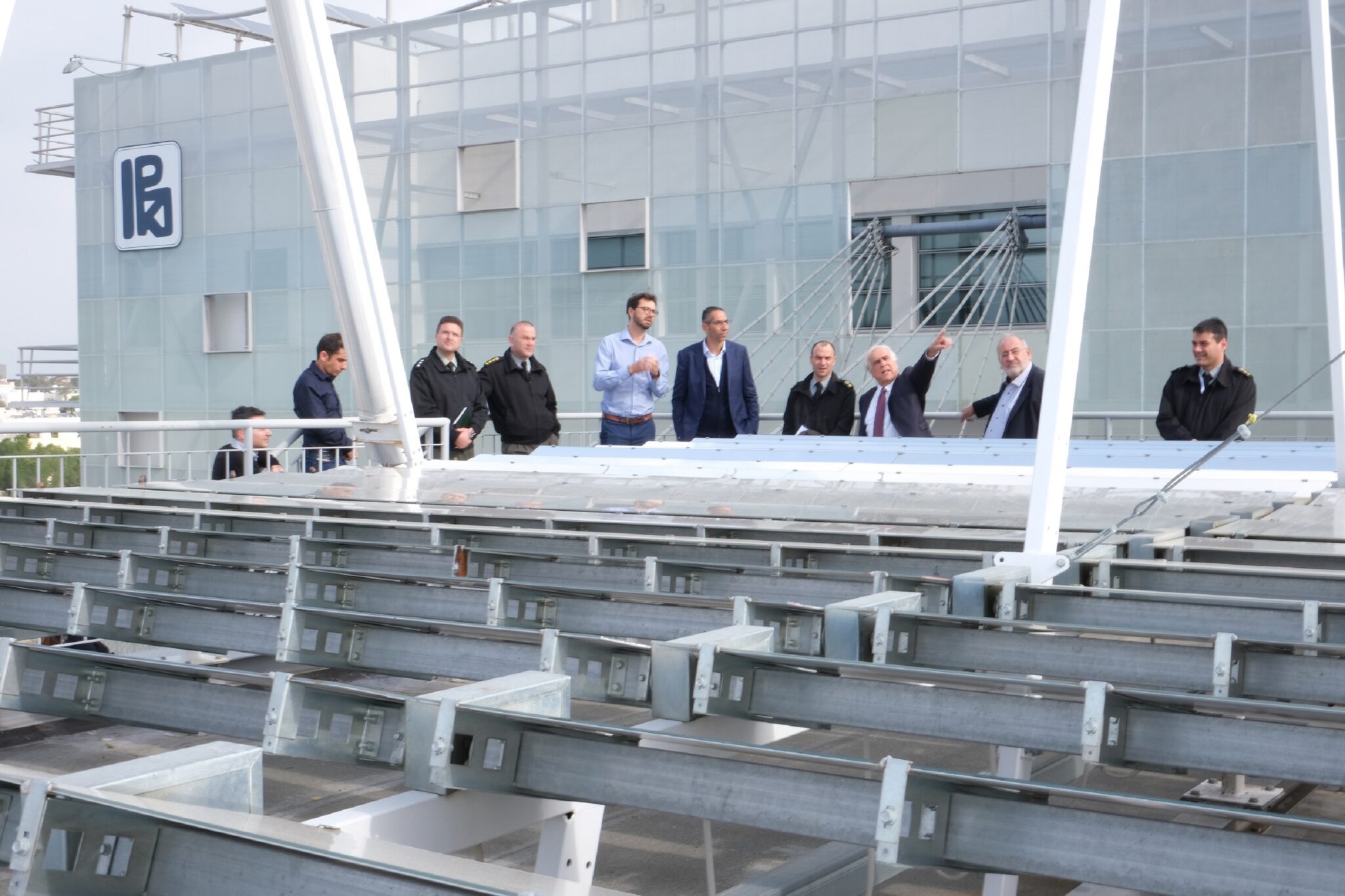 Ξενάγηση Υπουργού Άμυνας στις υπερσύγχρονες εγκαταστάσεις του Ινστιτούτου Κύπρου