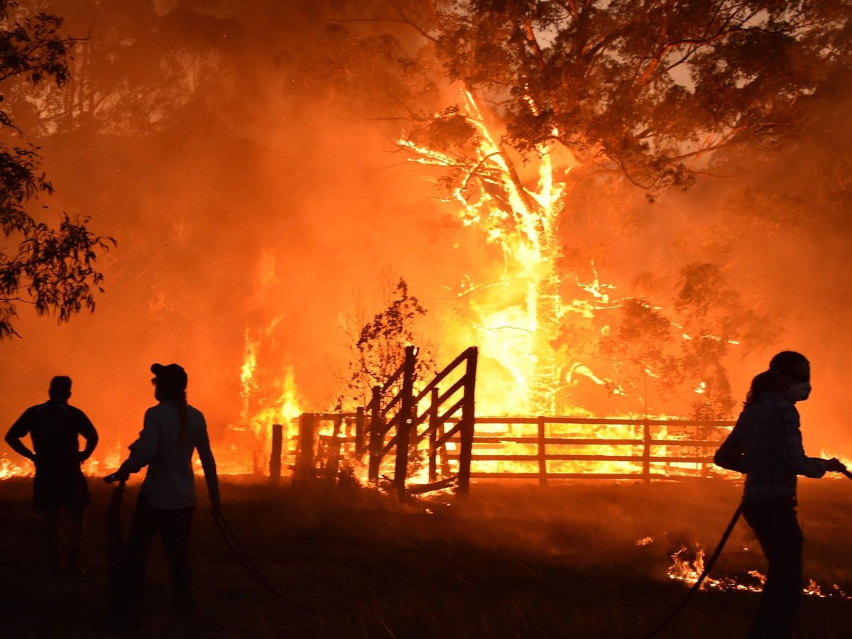 Αυστραλία: Τρέχουν να σωθούν από την πύρινη κόλαση (ΒΙΝΤΕΟ)