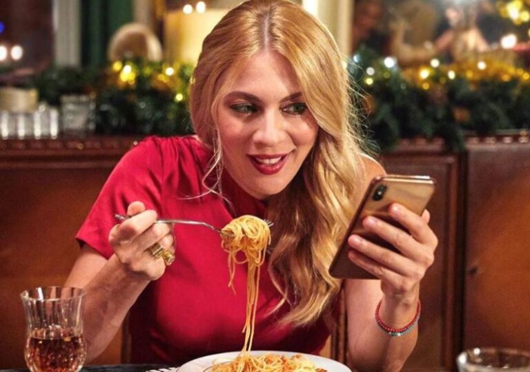 Σμαράγδα Καρύδη: Μας δείχνει το στολισμένο σαλόνι του σπιτιού της(ΦΩΤΟ)