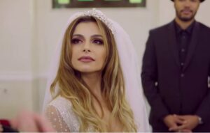 Ελευθερία Ελευθερίου: Ντύθηκε νυφούλα και "παντρεύεται" τον σύντροφό της(ΒΙΝΤΕΟ)