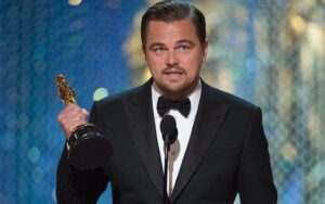 O (περίεργος) ξέφρενος χορός του Λεονάρντο Ντι Κάπριο σε πάρτι γενεθλίων(ΒΙΝΤΕΟ)