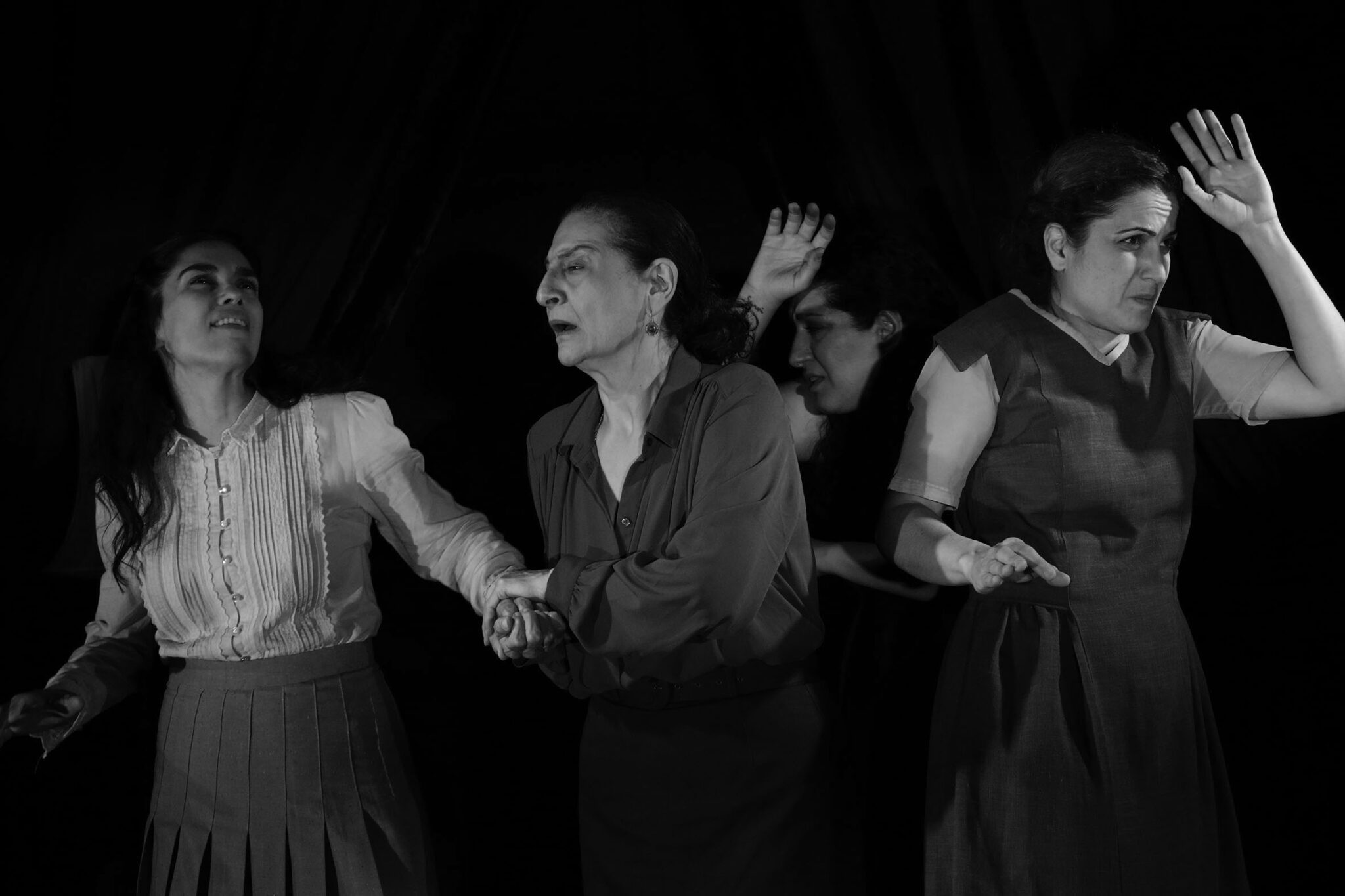 Τρεις Νέες και ΤΕΛΕΥΤΑΙΕΣ παραστάσεις  για την συγκλονιστική  «Μακρόνησο»