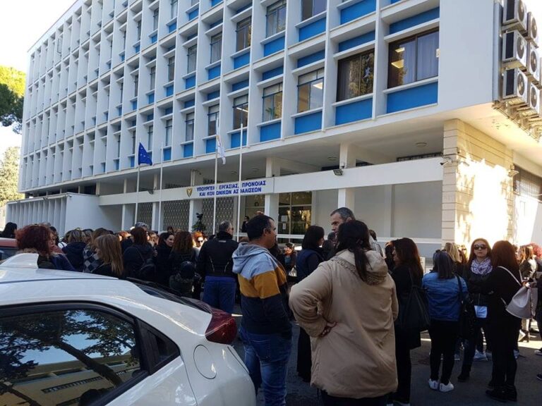 Κλιμάκωση των απεργιακών κινητοποιήσεων ετοιμάζουν οι λειτουργοί των ΥΚΕ (VID)