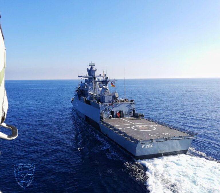 Γερμανική κορβέτα και κυπριακά ελικόπτερα στην κοινή άσκηση έρευνας-διάσωσης
