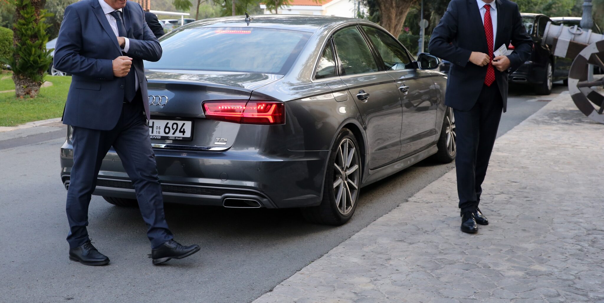 Εξηγήσεις Καρούσου για τις νέες κρατικές λιμουζίνες