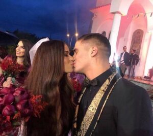 Γάμος Κορτζιά – Σωτηρίου: Δείτε την 10οροφη τούρτα του ζευγαριού (ΒΙΝΤΕΟ)