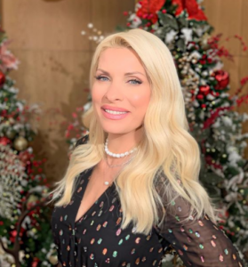 Eλένη Μενεγάκη: Στις Μαλδίβες με μαγιό και ανάμεσα στους…φοίνικες (ΦΩΤΟ)