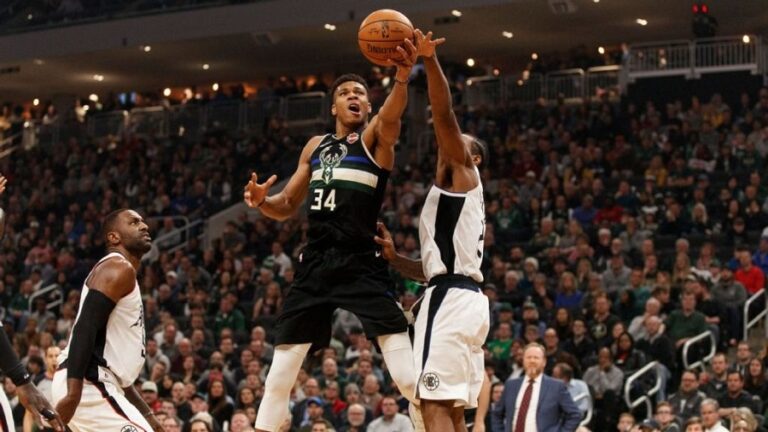 Καταπληκτικός Αντετοκούνμπο παρέσυρε και τους Κλίπερς (ΒΙΝΤΕΟ)