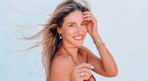 Aθηνά Οικονομάκου: Mας δείχνει την εντυπωσιακή γκαρνταρόμπα της (ΒΙΝΤΕΟ)