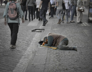 Παρίστανε τον κουτσό ζητιάνο αλλά έφυγε τρέχοντας όταν τελείωσε η "βάρδια" του
