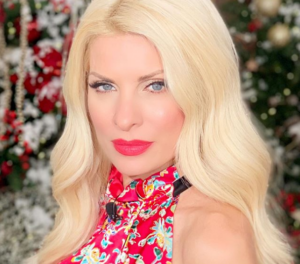 Μενεγάκη: Φωτογραφίζει τη κόρη της σε εξωτική παραλία να κυνηγά το ουράνιο τόξο