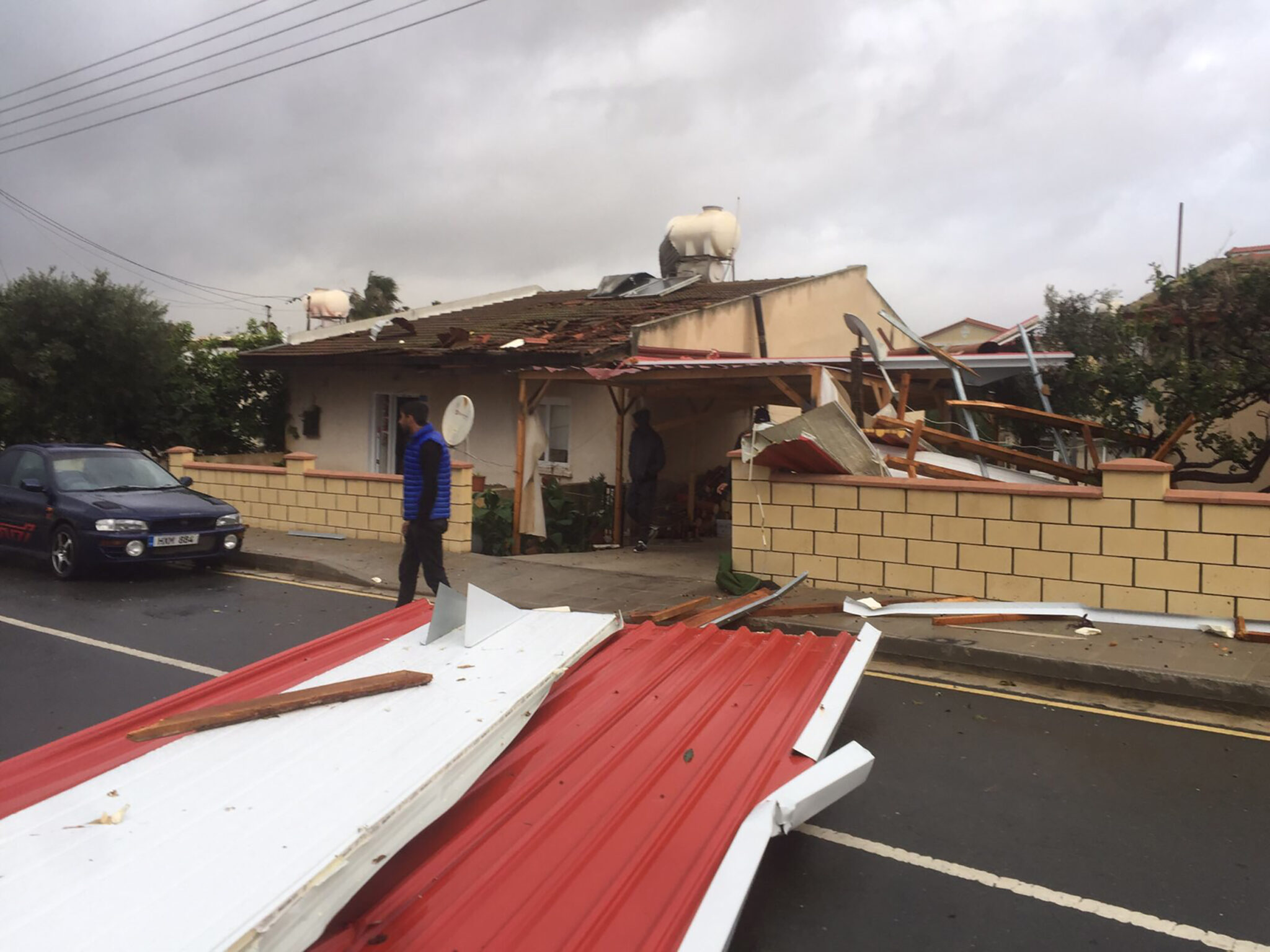 Αποζημιώσεις express σε πληγέντες από τον ανεμοστρόβιλο στη Ξυλοφάγου (ΒΙΝΤΕΟ)